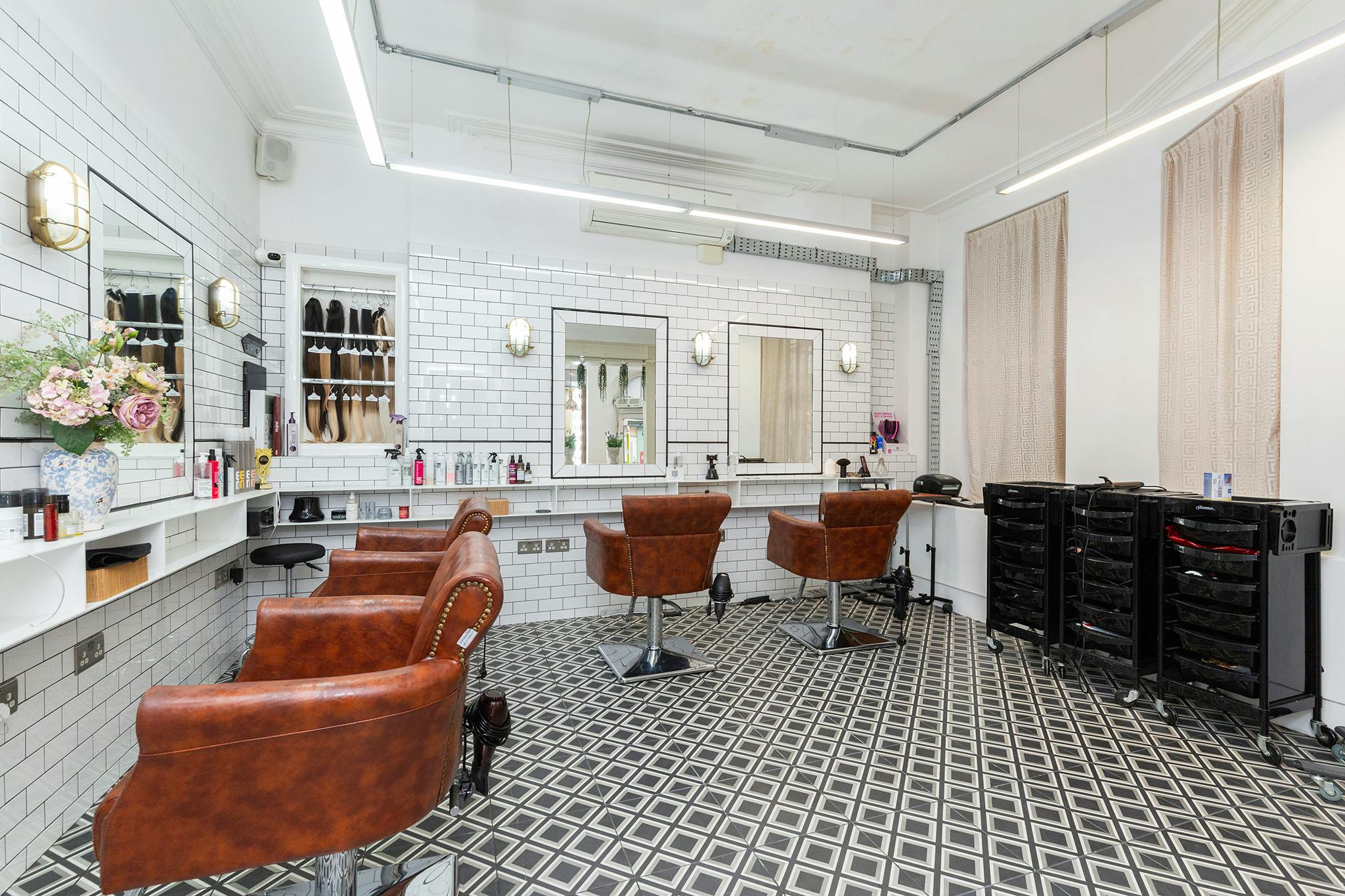 Retail/Shop in London - photo 2