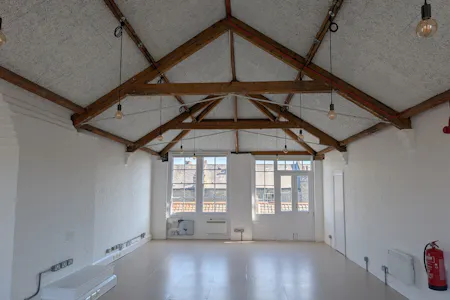 Unit 12, 5 Durham Yard, London, Office To Let - PXL_20260408_102814734.jpg