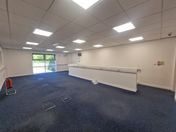 Unit 4 The IO Centre, Brunel Road, Basingstoke, Industrial To Let - 20260507_085503.jpg