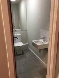 150 West George Street, Glasgow, Office To Let - 2nd Fl Toilet.JPG