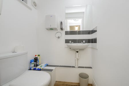 94 Wandsworth Bridge Road, London, High Street Retail To Let - 94 wandsworth bridge rd4812.jpg
