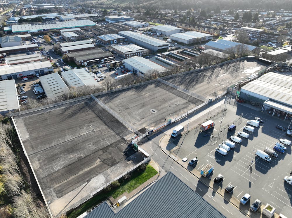 Dallow Road, Laporte Retail Park, Luton, Industrial/Logistics / Open Storage To Let - DJI_20251118101510_0001_V.JPG