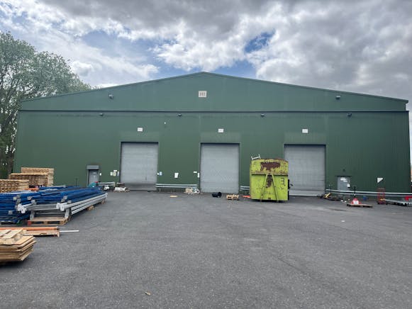 Hangar 1, Westcott Venture Park, Aylesbury, Industrial To Let - 20250716_125039877_iOS.jpg