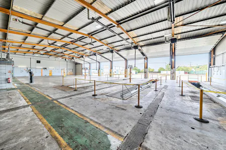 12 Smeaton Close, Aylesbury, Industrial / Warehouse To Let - 1509088 (3).jpg