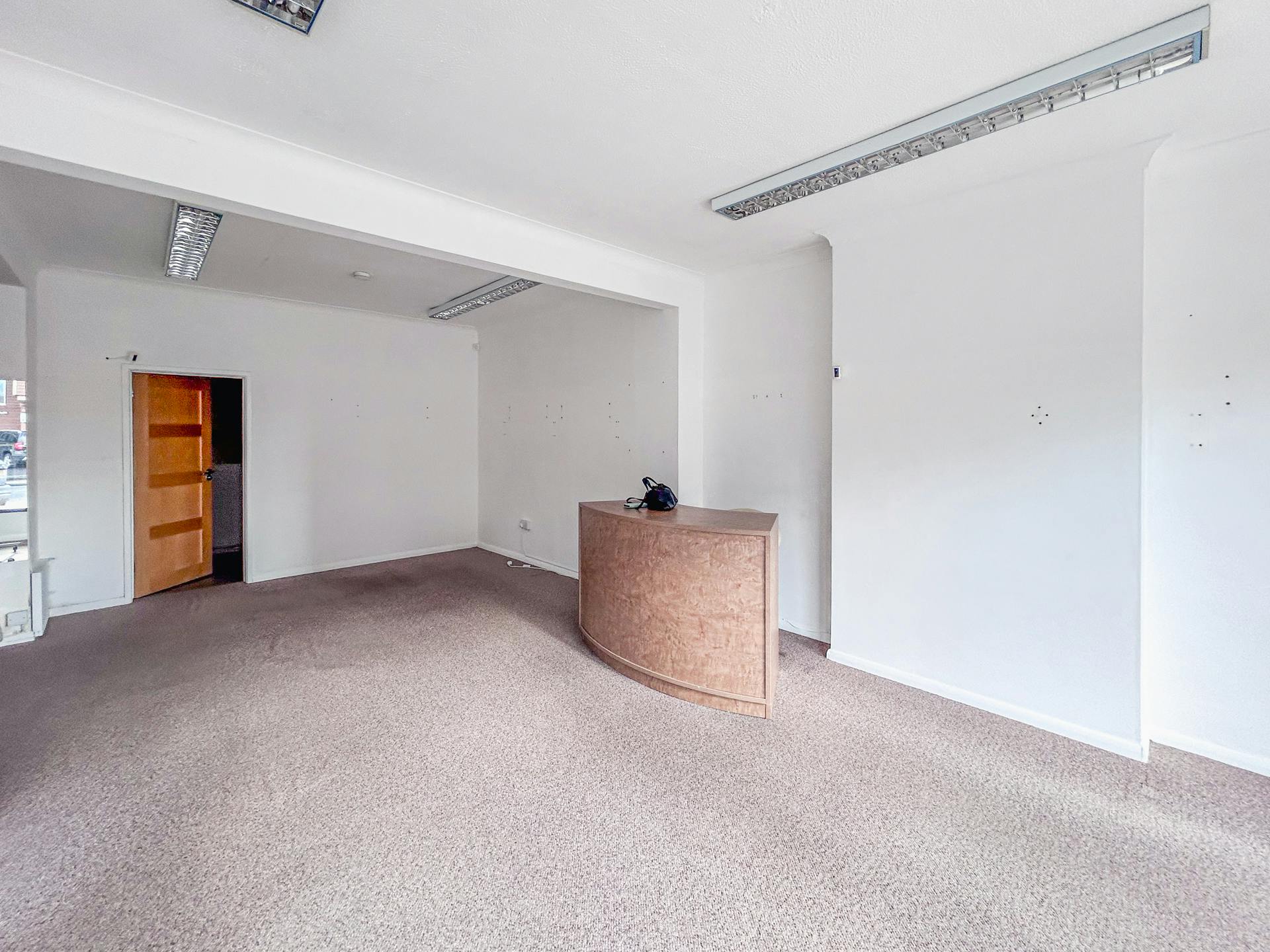 Retail/Shop in Highcliffe - photo 4