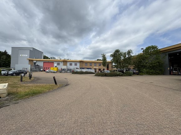 Unit 1 The Quadrangle, Romsey, Industrial To Let - IMG_4301.JPEG