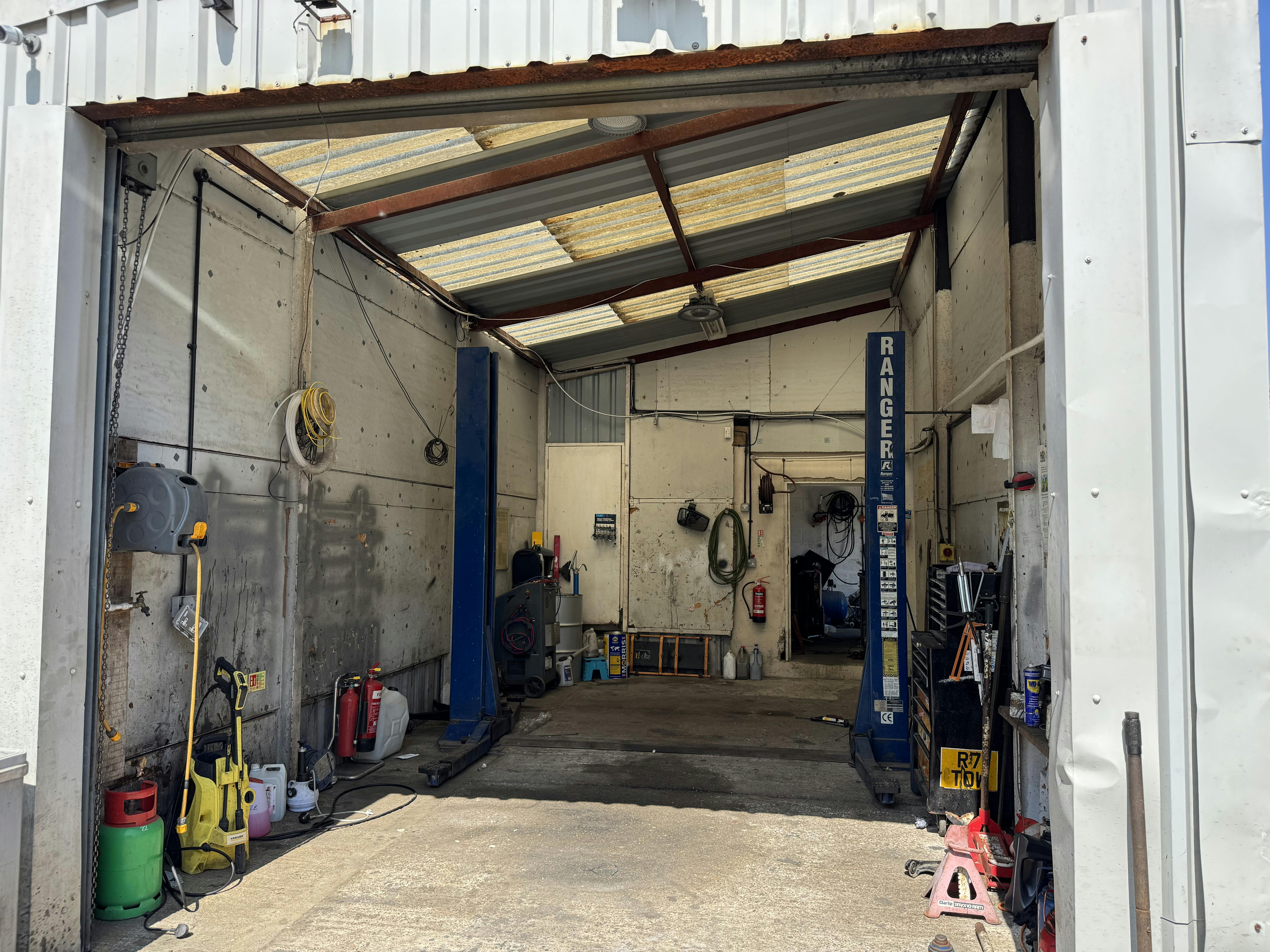 Former Bus Depot, Leigh Park, Havant, Investment / Other To Let - IMG_0392.jpg
