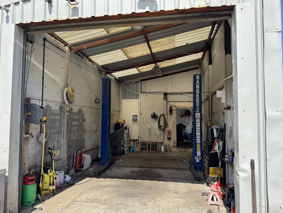 Former Bus Depot, Leigh Park, Havant, Investment / Other To Let - IMG_0392.jpg