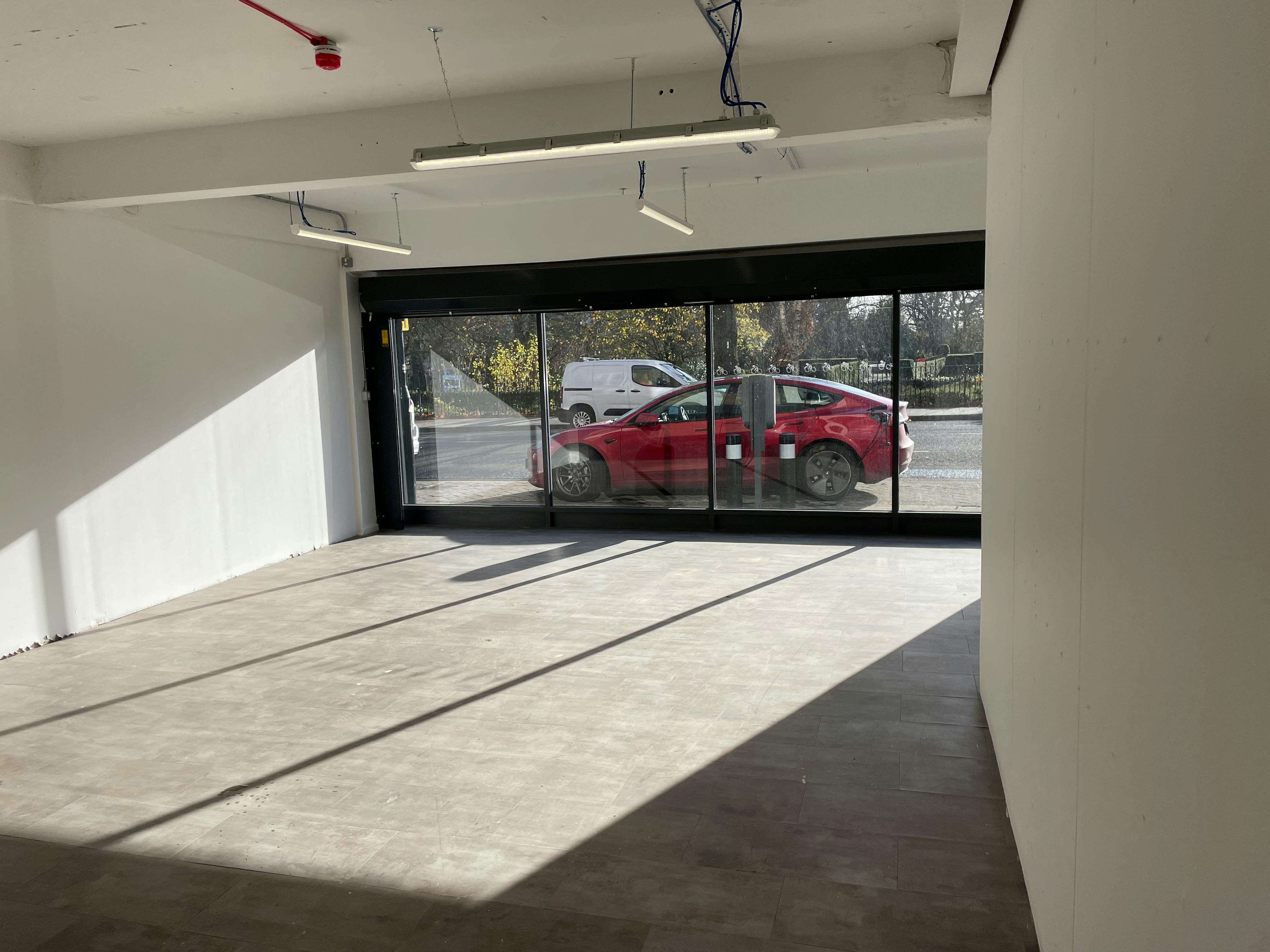 Retail/Shop in Southampton - photo 2