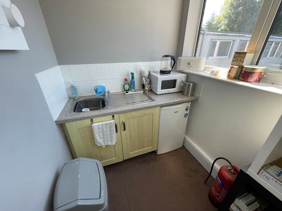 Unit 3 Avondale Business Centre, Fleet, Warehouse & Industrial To Let - IMG_4716.jpg