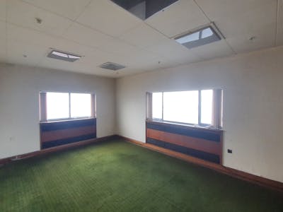 Unit 15, Stockport, Industrial/Logistics / Office To Let - 20220310_132327.jpg