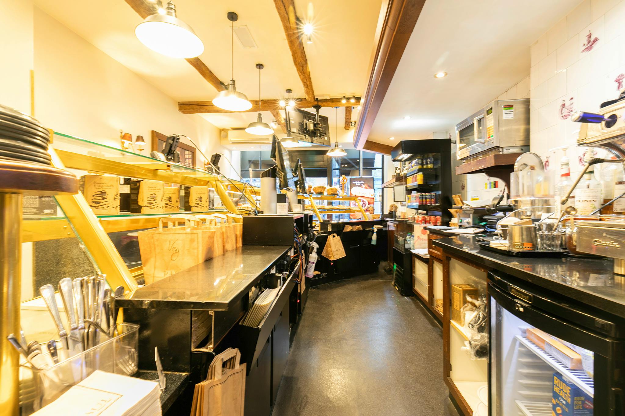 Retail/Shop in London - photo 2