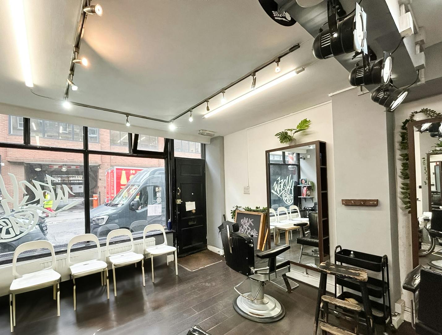 Retail (Class E) - 76 Long Lane - Image  20240409T170059130edit.jpg