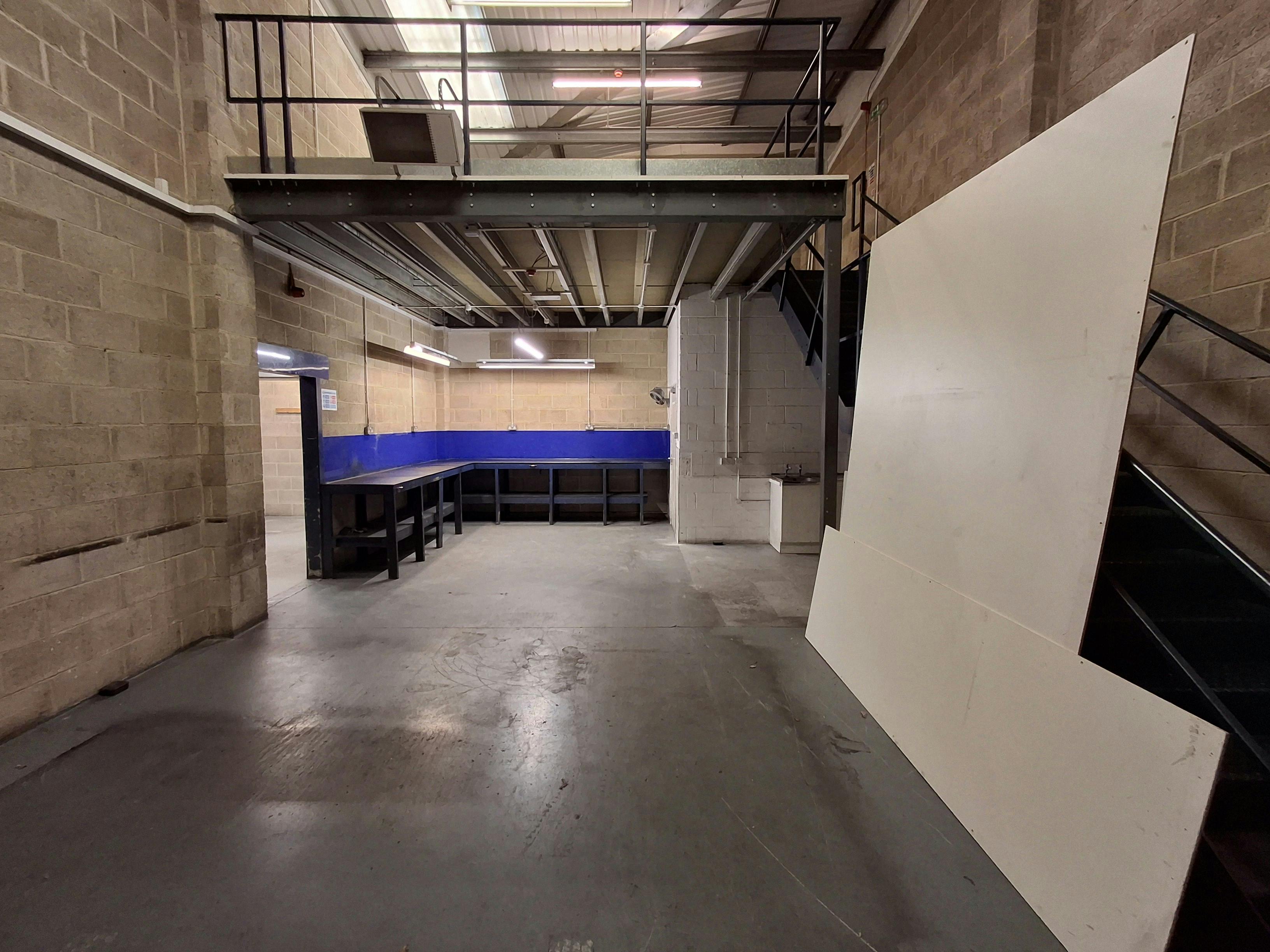 Industrial Unit in Fordingbridge - photo 3