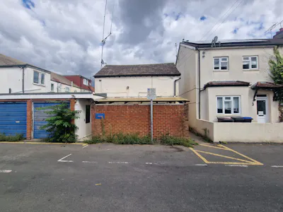 3A Kings Road, Woking, Development / Investment / Office For Sale - 00b47856-2abe-496f-9e9c-ce089dfdc061.jpg