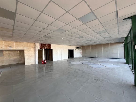 5 Broadfields Retail Park, Aylesbury, Industrial / Retail / Industrial Lease Assignment - WhatsApp Image 20250425 at 152645_25a9ee0b.jpg