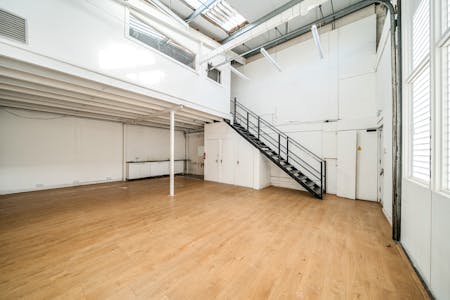 7 Rutland Studios, White City, Industrial To Let - 138153186915a9b9d860a.jpg