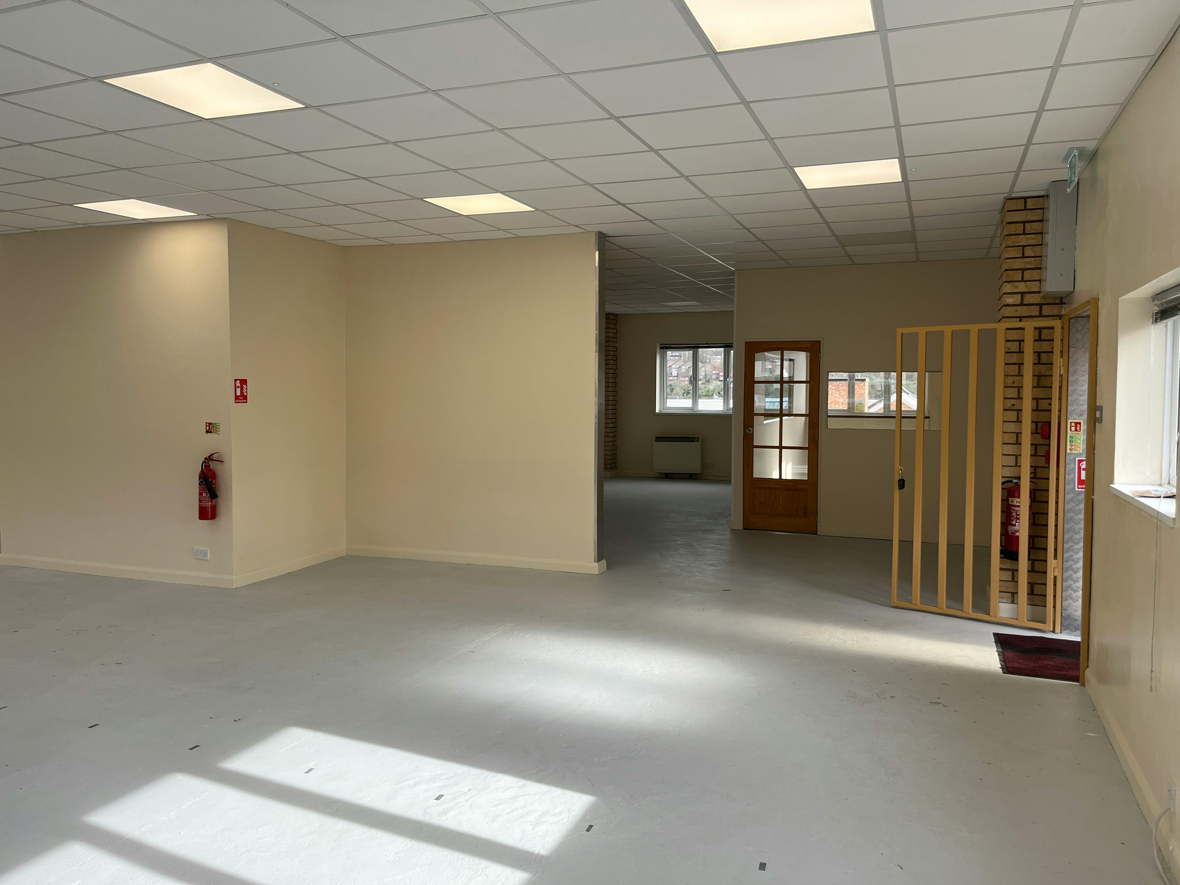 Unit 4, High Wycombe, Industrial / Offices To Let - 20250328_091500059_iOS.jpg