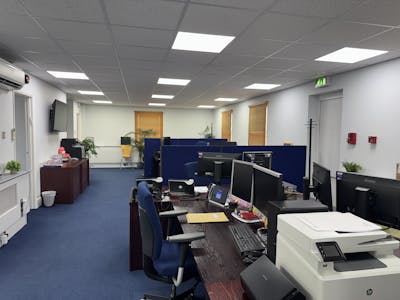 Roman House, Elstree, Office To Let / For Sale - IMG_4672.jpg