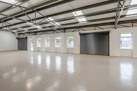 Units 2-4 The Point, Aylesbury, Industrial To Let - 112372_Unit 2 3 The Point (10).jpg