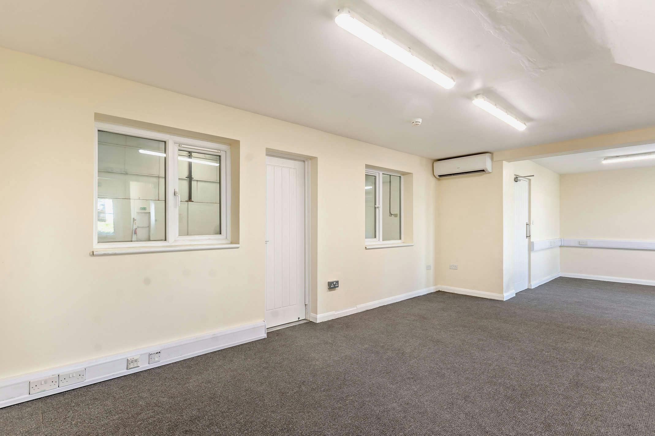 Unit 7, M40 Industrial Estate, Blenheim Road, High Wycombe, Industrial To Let - 8643828interior09800.jpg