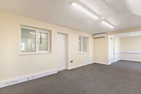 Unit 7, M40 Industrial Estate, Blenheim Road, High Wycombe, Industrial To Let - 8643828interior09800.jpg