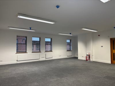 8 Winchester Place, Poole, Office To Let - 02.jpg