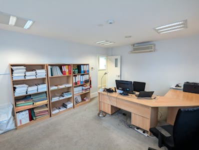 23 King Street, Watford, Office For Sale - PXL_20251210_102457962.jpg
