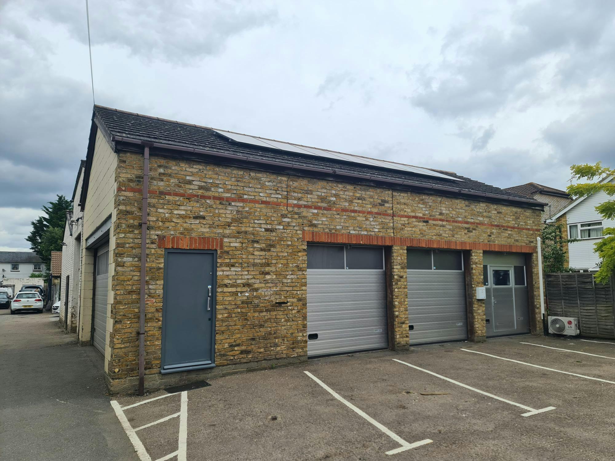 Unit 4B, Addlestone, Industrial / Warehouse To Let - 20240613_115025.jpg