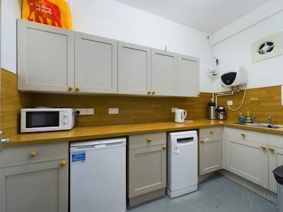 Bridge House, Bewdley, Serviced Office To Let - kitchen downstairs.jpg