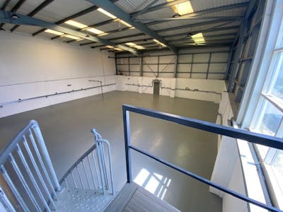9 Harvington Park, Pitstone, Light Industrial / Warehouse To Let - 7.jpg