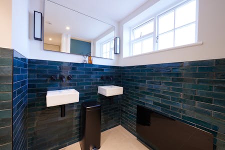 Suite 4, Oval House, 60-62 Clapham Road, London, Office To Let - Bathroom Copy.jpg