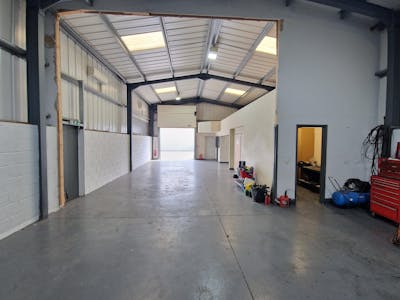 Unit 2 & 3, Hyde, Industrial/Logistics To Let - 20250606_133558.jpg
