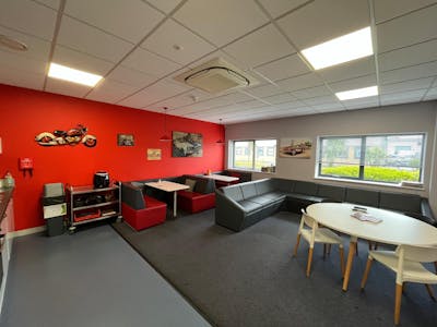 Unit 3 Vantage Way, The Fulcrum Centre, Poole To Let / For Sale - IMG_0465.jpeg