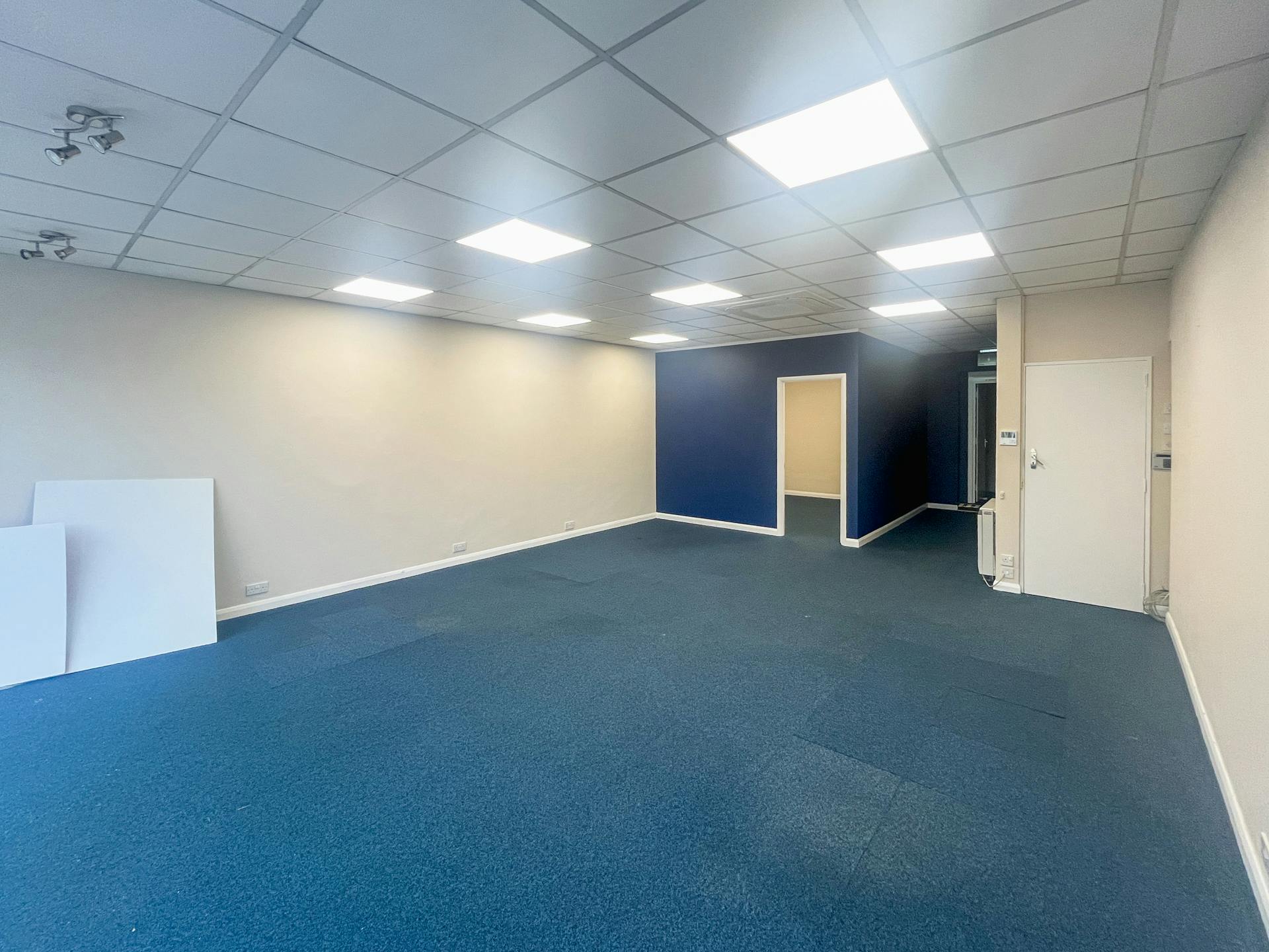 Retail/Shop in Ferndown - photo 3