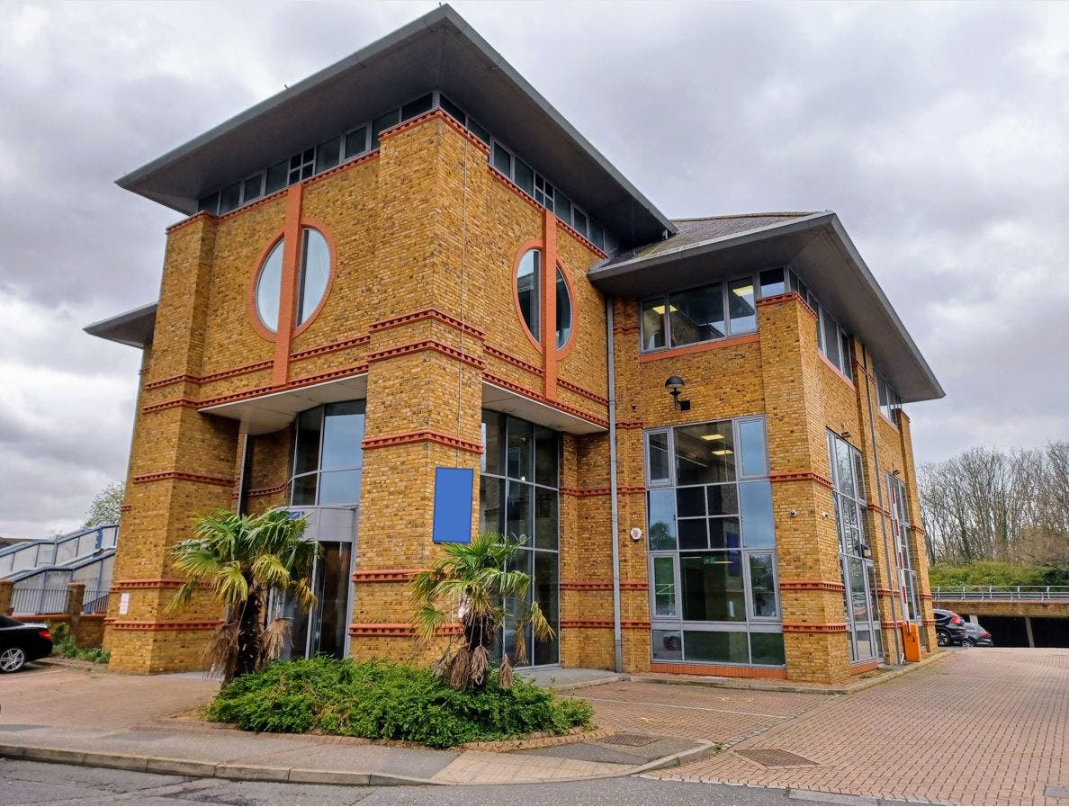 Office in Sunbury-on-Thames - photo 2