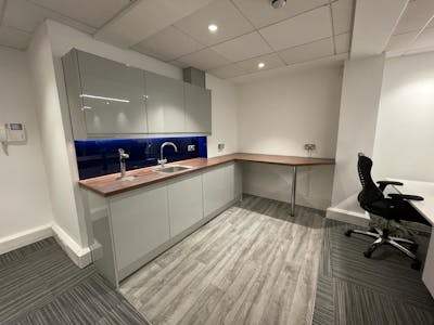 Entire Third Floor, 123 Minories, London, Office To Let - Third Floor Front Office Suite - 460 Sq Ft