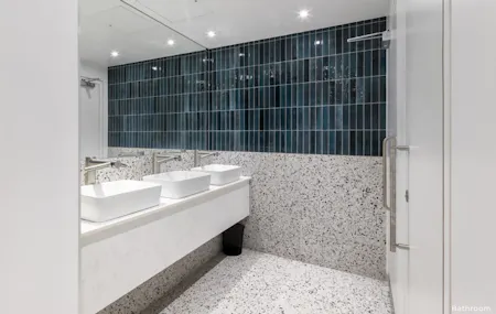 6 Chesterfield Gardens, Mayfair, Office To Let - 6C Bathroom.jpg