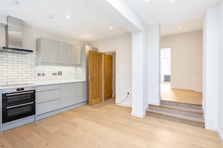 Tuskar Street, London, Residential House / Terraced house To Let - Kitchen/Diner