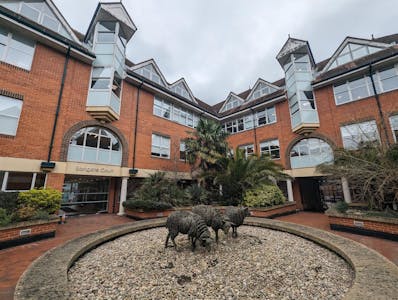 5 Eastgate Court, Guildford, Office To Let - PXL_20240322_111115182MP.jpg