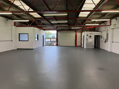 124 Tanners Drive, Milton Keynes, Industrial / Warehouse To Let - IMG_2121.JPEG
