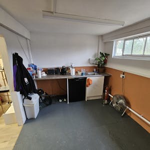 Stone Cross Farm Industrial Park, Lewes Road, Laughton, Office / Retail To Let - 20260220_160212_resized.jpg