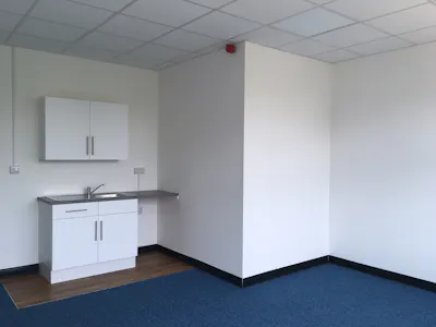 Unit 2, Ashley Business Centre, Chertsey, Industrial / Warehouse To Let - Ashley Business Centre internal 10.jpg