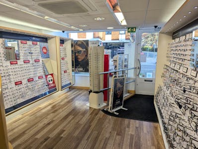 103 High Street, Rickmansworth, Retail To Let - PXL_20260217_084513140.jpg