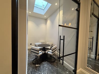 22 Gilbert Street, London, Office To Let - IMG_4623.JPG