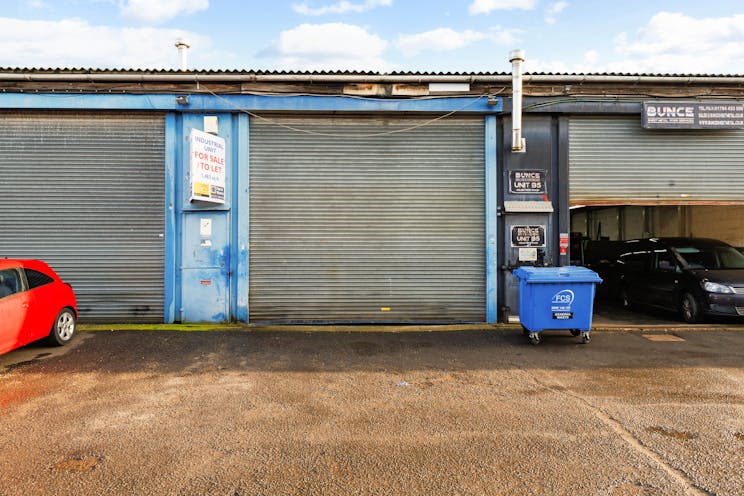 Unit B6, Egham, Warehouse & Industrial To Let / For Sale - 85123_Unit B6 Crabtree Road Thorpe Industrial Estate 5.jpg