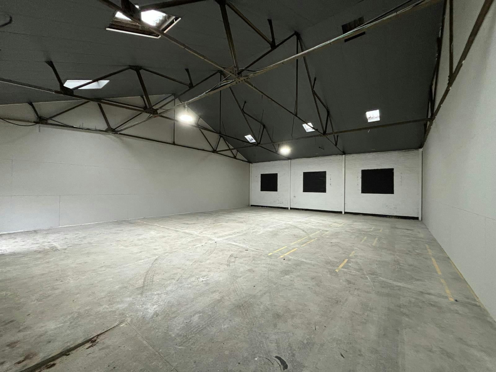 Del Guerra Court Industrial Estate - new11.jpg