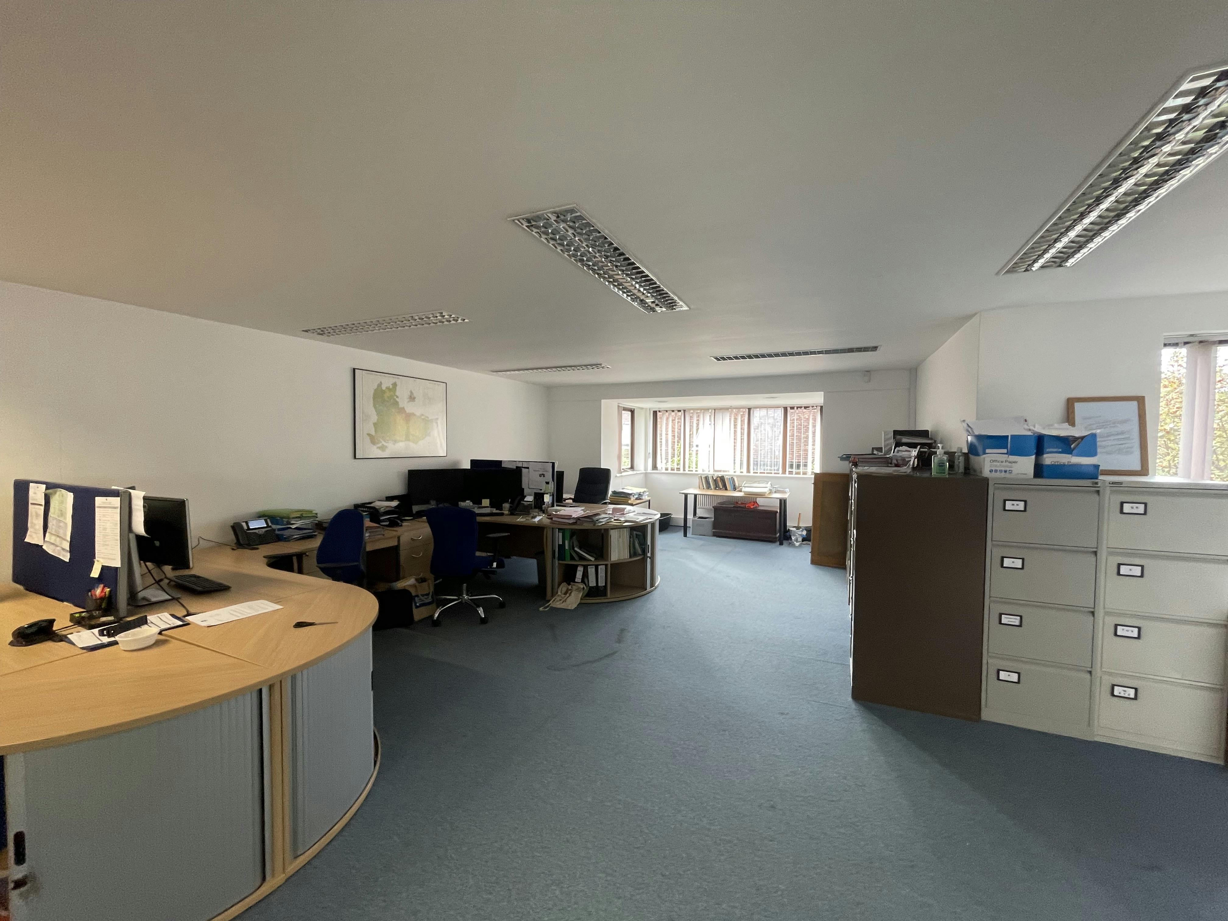 35 Swan Court, Pulborough, E and service