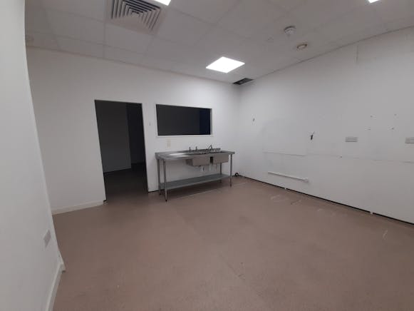 Unit 3, Crown Heights, Basingstoke, Offices / Retail To Let - 20251107_1045271.jpg