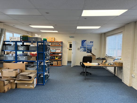 Brow Business Centre, Copyground Lane, Unit B, High Wycombe, Industrial / Offices To Let - 20251010_132814707_iOS.jpg